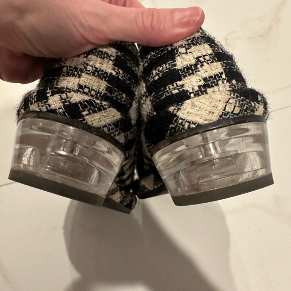 Simone Rocha black & white tweed shoes with lucite heel and pearl accents - Picture 4 of 6